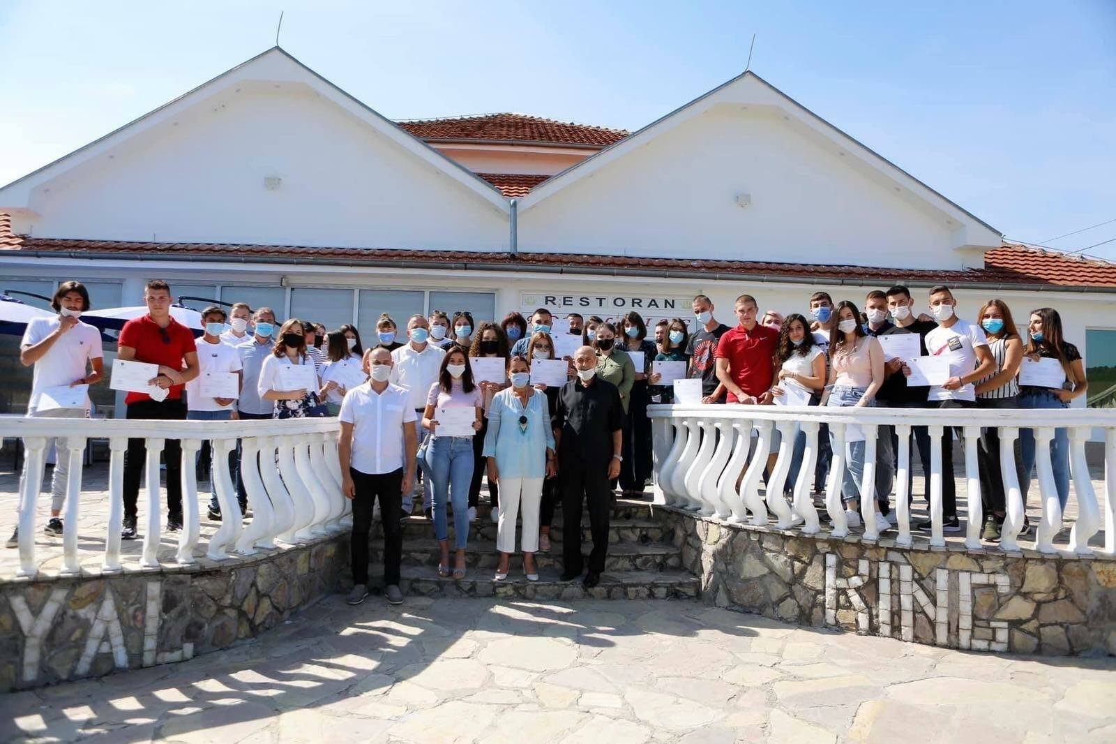 Hoti: Deri në fund të vitit do mbështeten rreth 100 të rinj për të hapur biznese