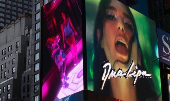 Kënga e re e Dua Lipës promovohet edhe në “Times Square” të Nju Jorkut