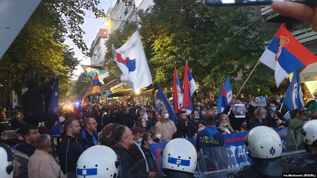 Protestë e djathtistëve në hapjen e festivalit “Mirëdita, dobar dan!” në Beograd