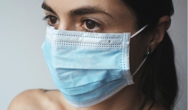 ​Maskat e fytyrës duhet të ndërrohen çdo dy orë, mjekët e Dubait tregojnë arsyen