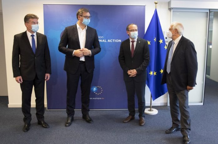 Vuçiq paralajmëron raund të ri bisedimesh me Kosovën