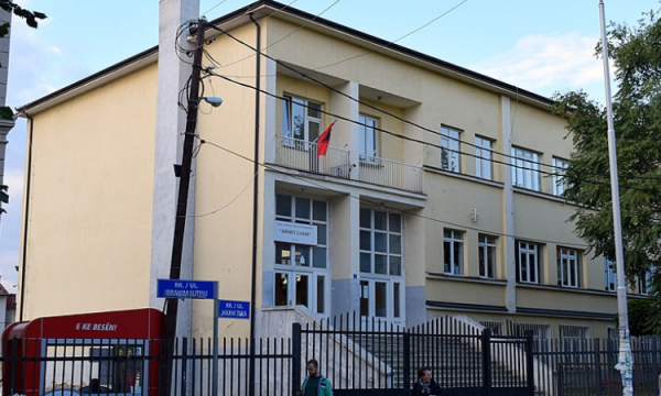 Mbyllet edhe gjimnazi shoqëror në Prishtinë pas rasteve me Covid-19