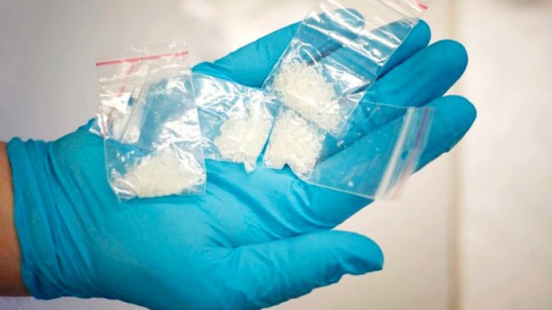 E ndau drogën në porcione para se ta kapte policia