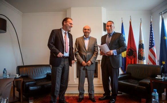Isa Mustafa thotë se koalicioni nuk është në rrezik