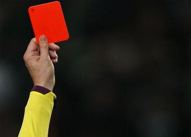Kololli ndëshkohet me karton të kuq pas ndeshjes me Greqinë