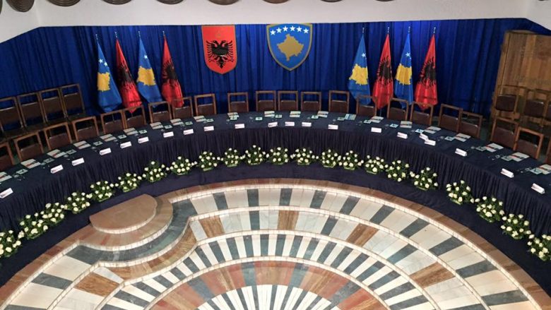 Kosova nënshkruan marrëveshje me Shqipërinë, bazuar në zotimet e Uashingtonit