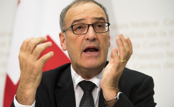 Ministri zviceran futet në karantinë
