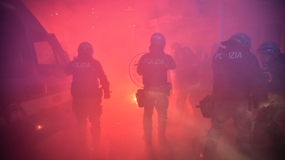 Protestat shpërthejnë në të gjithë Italinë për masat ndaj COVID-19