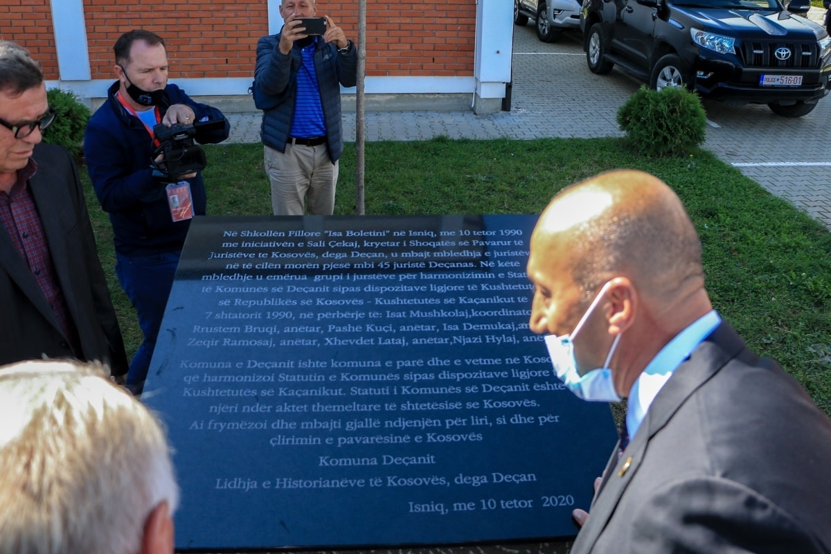Haradinaj nderon me medalje juristët deçanas