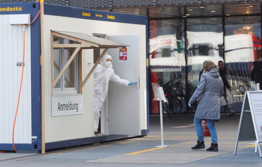 Zvicra ashpërson sërish masat kundër pandemisë
