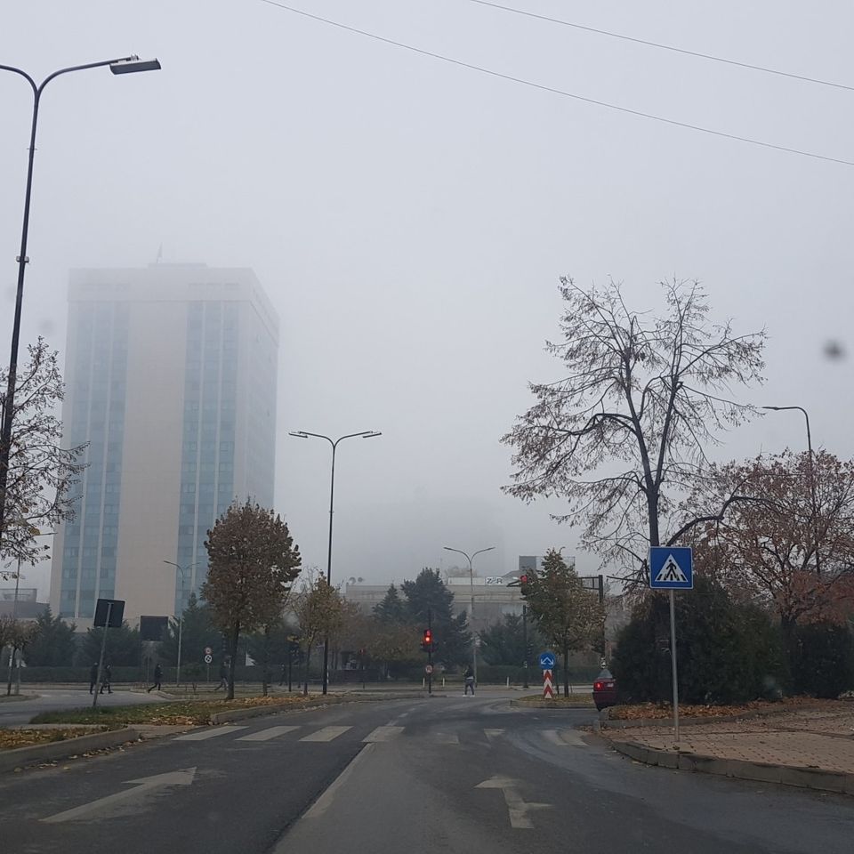 Prishtina është mbuluar nga mjegulla