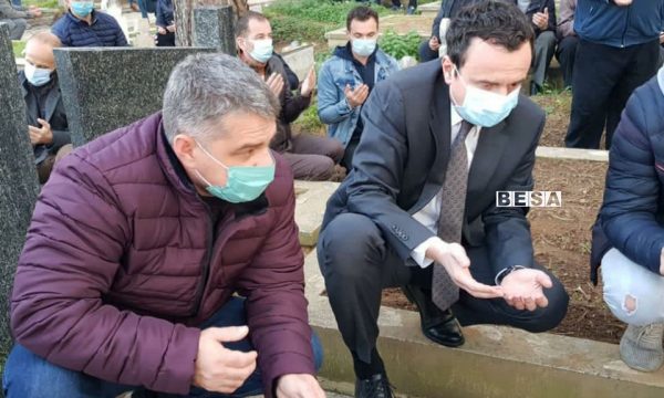 Varroset babai i Mytaher Haskukës, në ceremoni edhe Albin Kurti