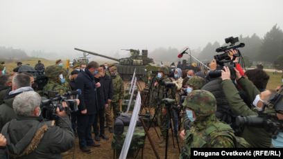 Vuçiq falënderon Rusinë për dhurimin e tankeve