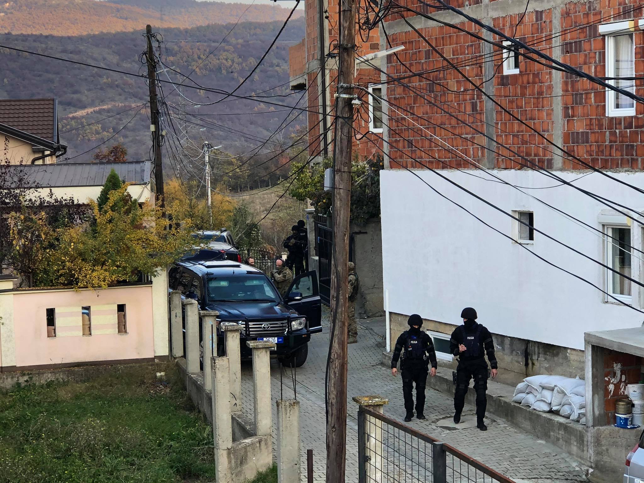 Vëllai i Jakup Krasniqit tregon se çka morën zyrtarët e Eulexit nga shtëpia e ish-krye parlamentarit