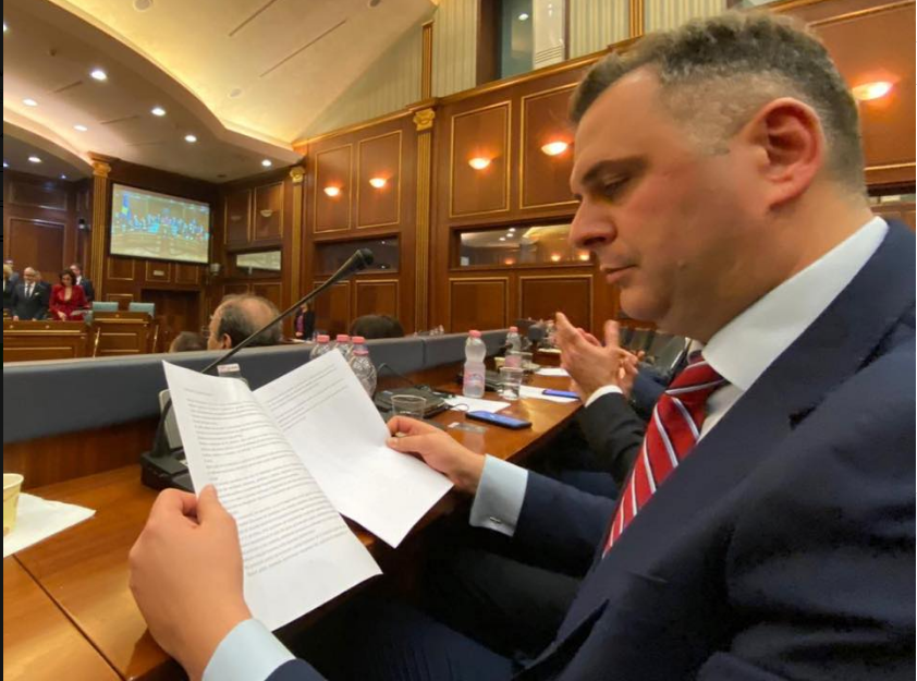 Bajçinovci deputetëve të PDK-së: Shkoni në këmbë në veri të Mitrovicës, nuk guxoni