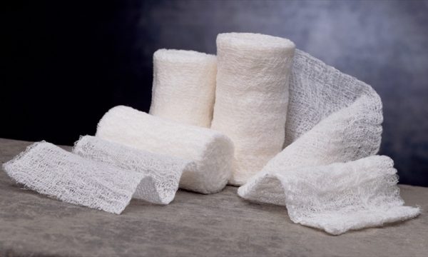 Skandaloze: Pacientët po i blejnë vetë fashat në Spitalin e Gjilanit
