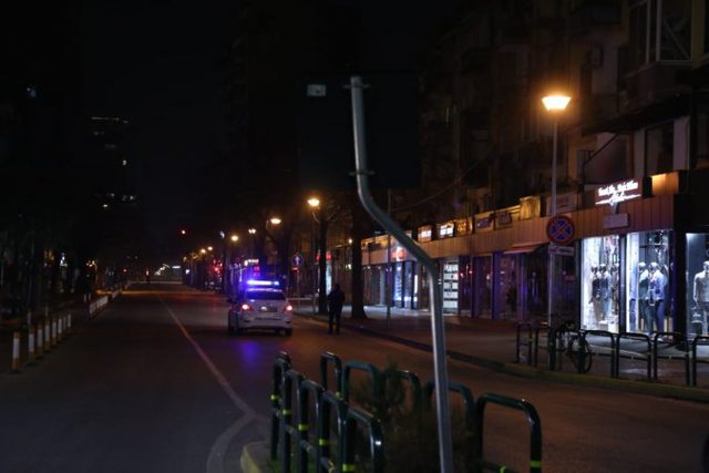 Nisin masat kufizuese në Shqipëri: Ndalohet lëvizja nga ora 22:00 deri në 06:00