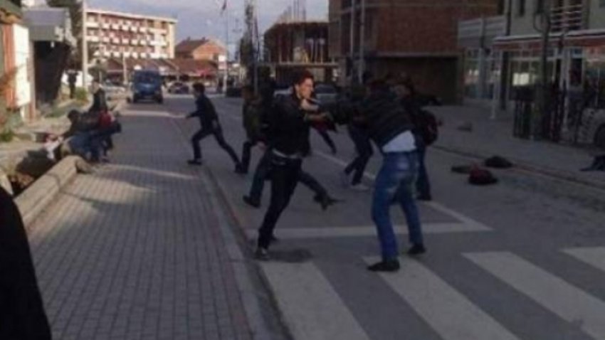 Rrahje dhe të shtëna me armë zjarri në Prizren