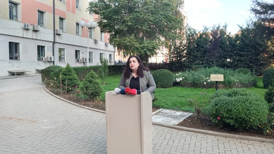 Osmani kërkon që shtatorja e Anton Çettës të vendoset në oborrin e Kuvendit