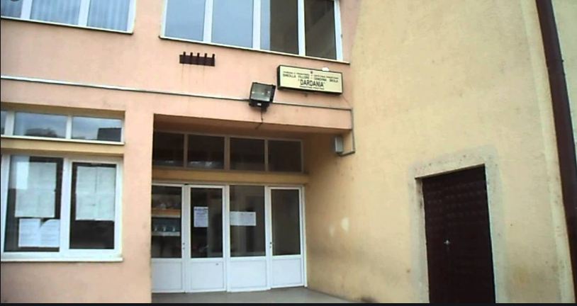 Pas dy jave vetizolimi, një shkollë në Prishtinë rinis mësimin në klasa