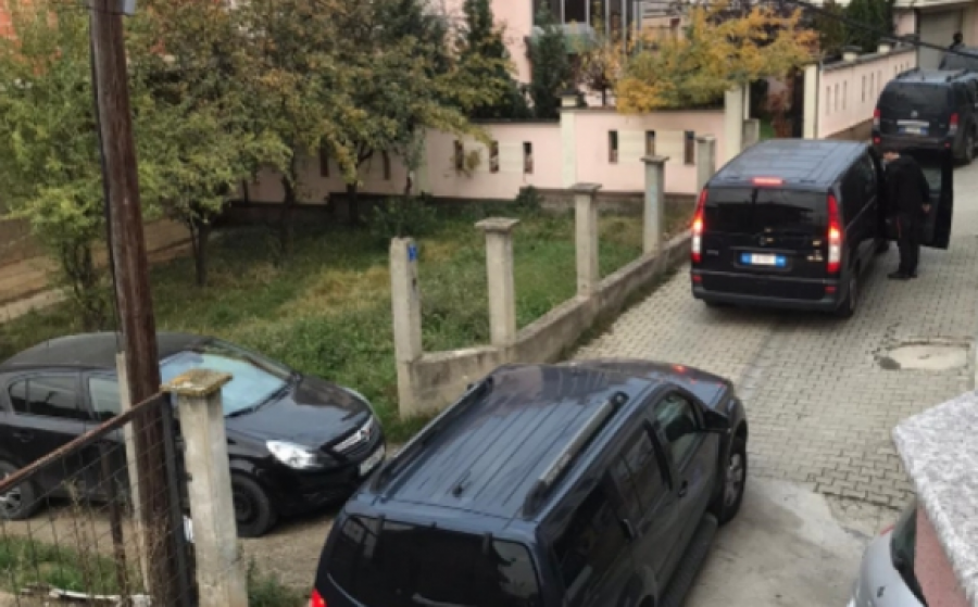 Forcat e EULEX-it rrethojnë shtëpinë e Jakup Krasniqit