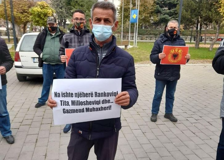 Luftëtarët e UÇK-së me protestë kërkojnë nga Gazmend Muhaxheri t’i ndal ofendimet