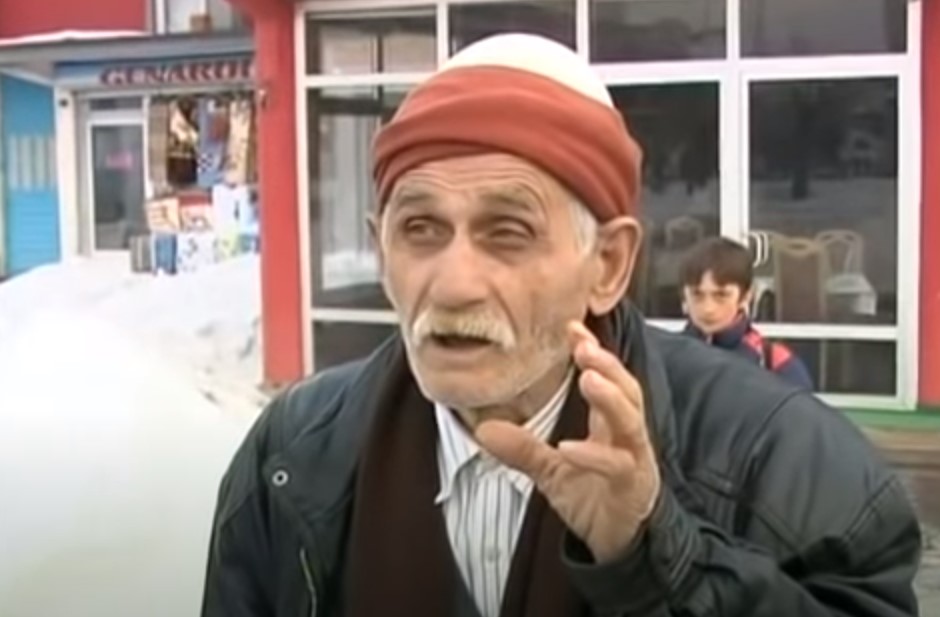 Vdes plaku që bëri të qesh e gjithë Kosova