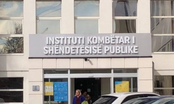 IKSHPK paralajmëron përkeqësim të situatës me koronavirus në Kosovë: Shmangni grumbullimet