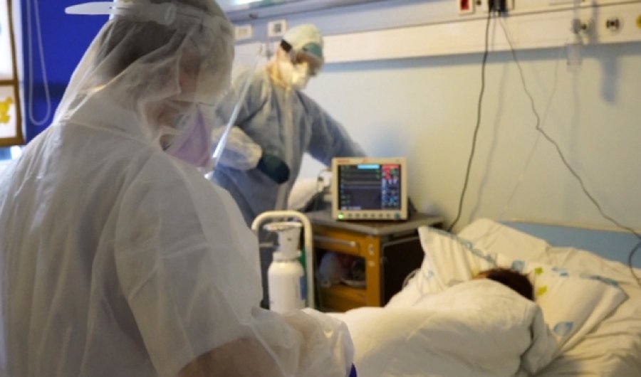 E rëndë: infermierja në Gjakovë vdes nga koronavirusi dy ditë para se të dilte në pension
