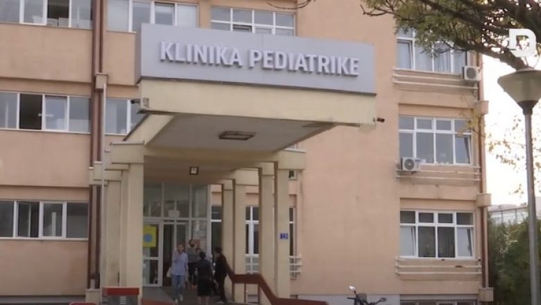 E tmerrshme: Dy vjeçarja bie në koma pas terapisë që i dha mjeku në Mitrovicë