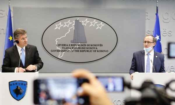 Lajçak i shkruan Hotit që nuk e lejoi Vuçiqin të hyjë në Kosovë, paralajmëron pasoja