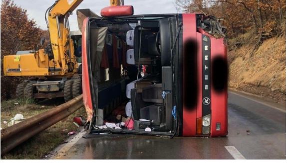 E rëndë: Aksidentohet autobusi Prishtinë-Gjilan, lëndohen katër persona