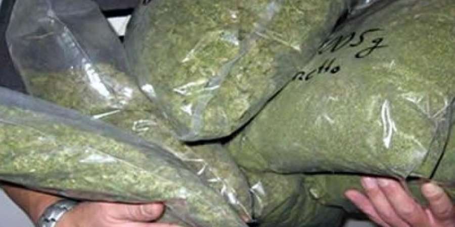 Kapen 27 kg drogë në Prishtinë, pamje