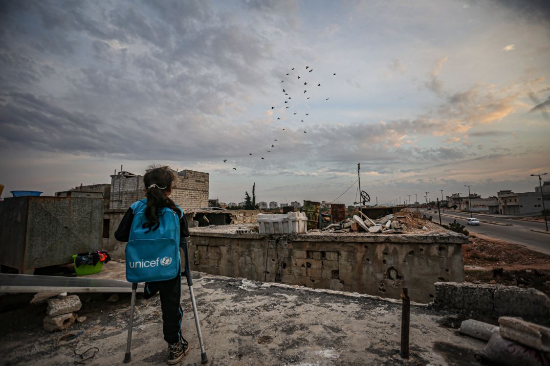 E dhimbshme: Vajza siriane që humbi këmbën shpreson të marrë trajtim në Turqi