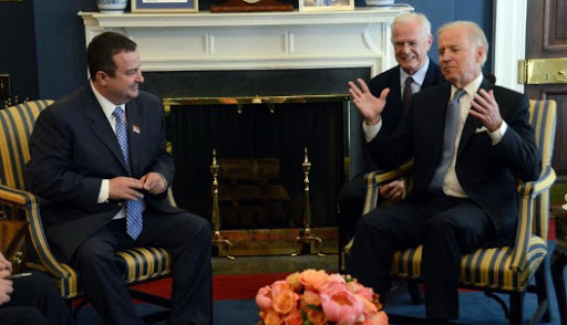 Serbisë i futet frika në palcë: Biden do të na detyrojë ta njohim Kosovën!