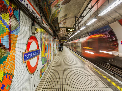 Arrestohet një shqiptar me pistoletë në metrotë e Londrës