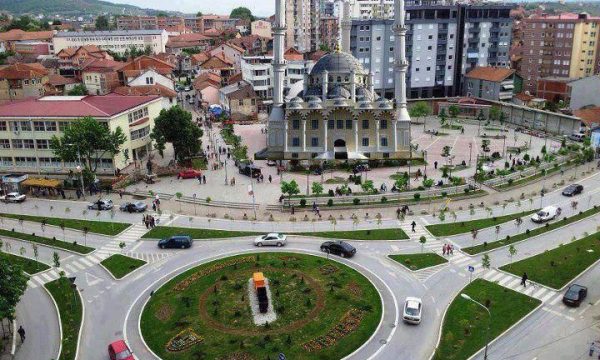 Komuna e Mitrovicës nuk do të dekoroj sheshet këtë vit