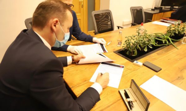 Zemaj thotë se ka nënshkruar aplikimin për vaksinën anti covid