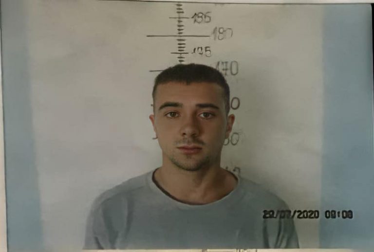 Ky është personi i dyshuar për grabitjet e fundit në Prishtinë, policia e shpall në kërkim