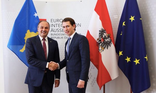 Kurz e thërret Hoxhajn pas kandidaturës për kryeministër