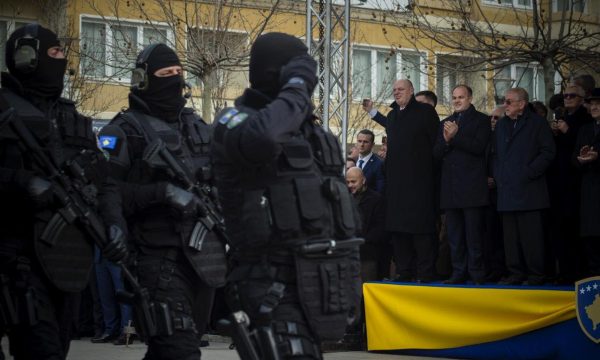 Hoxhaj premton rritje të pagave për Policinë e Kosovës