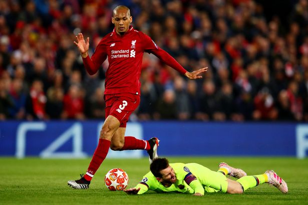 Fabinho për pozitën e re në formacionin e Liverpoolit: Shokët më thanë, u rikthye mbrojtësi, ai është këtu!