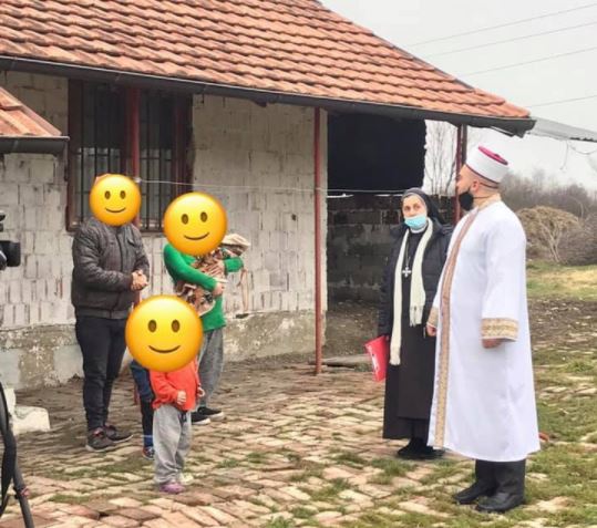 Mysliman e katolik, bëhen bashkë në ndihmë të familjeve të varfra në Gjakovë