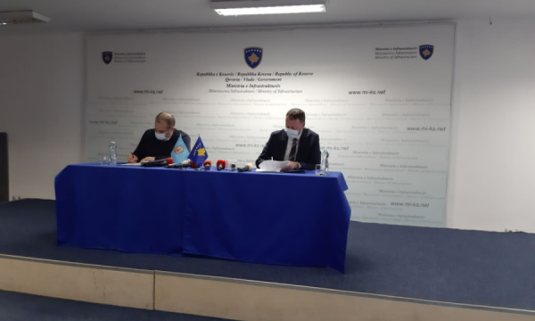 Abrashi dhe Ahmeti nënshkruajnë marrëveshje për financimin e disa projekteve në Prishtinë
