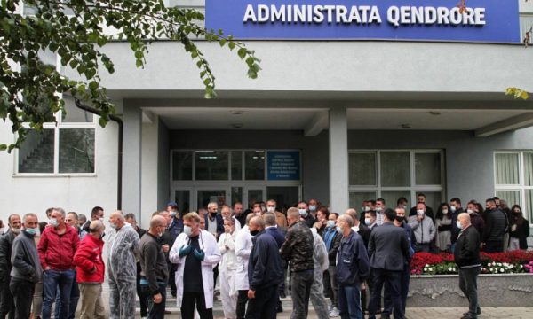 Greva dhe protesta, punëtorët shëndetësorë e teknikë nuk do të ndalen as gjatë vitit 2021 deri sa tu rriten pagat