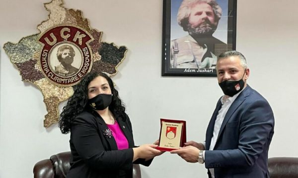 A do t’i bashkohet Vjosa Osmanit në parti? Flet Bekim Jashari