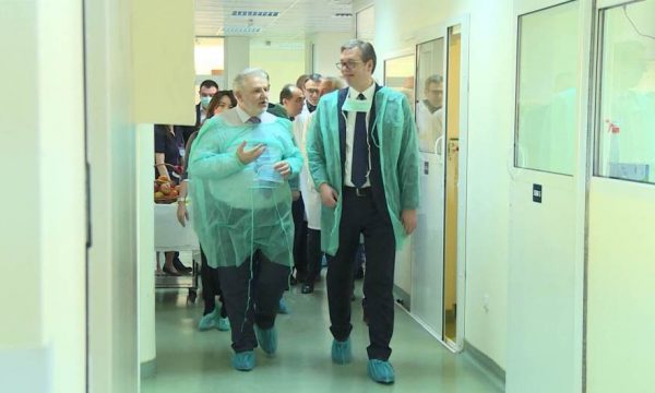 Infektologu serb kundër Vuçiqit për vaksinimin në Kosovë: Skandal, ne po kontrabandojmë vaksina