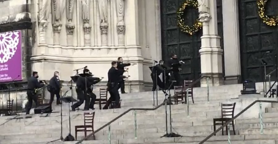 Qëllohet me armë një person nga policia në një katedrale në Manhattan