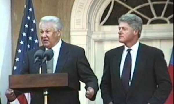 Publikohet biseda e rrallë mes Bill Clintonit dhe Rusisë për Kosovën, një e vërtetë e madhe u zbulua aty