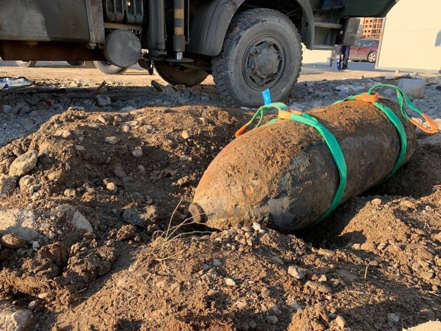 Në Tiranë zbulohet një bombë 500 kg e Luftës së Dytë, demolohet në mënyrë të kontrolluar